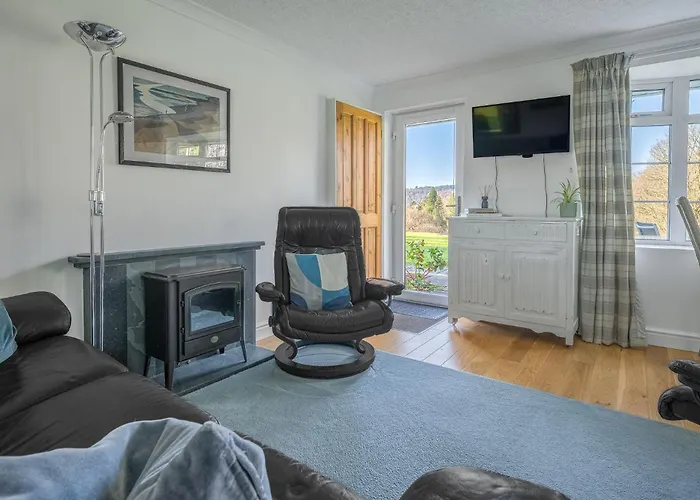 11 Priory Cottages, With Access On Windermere